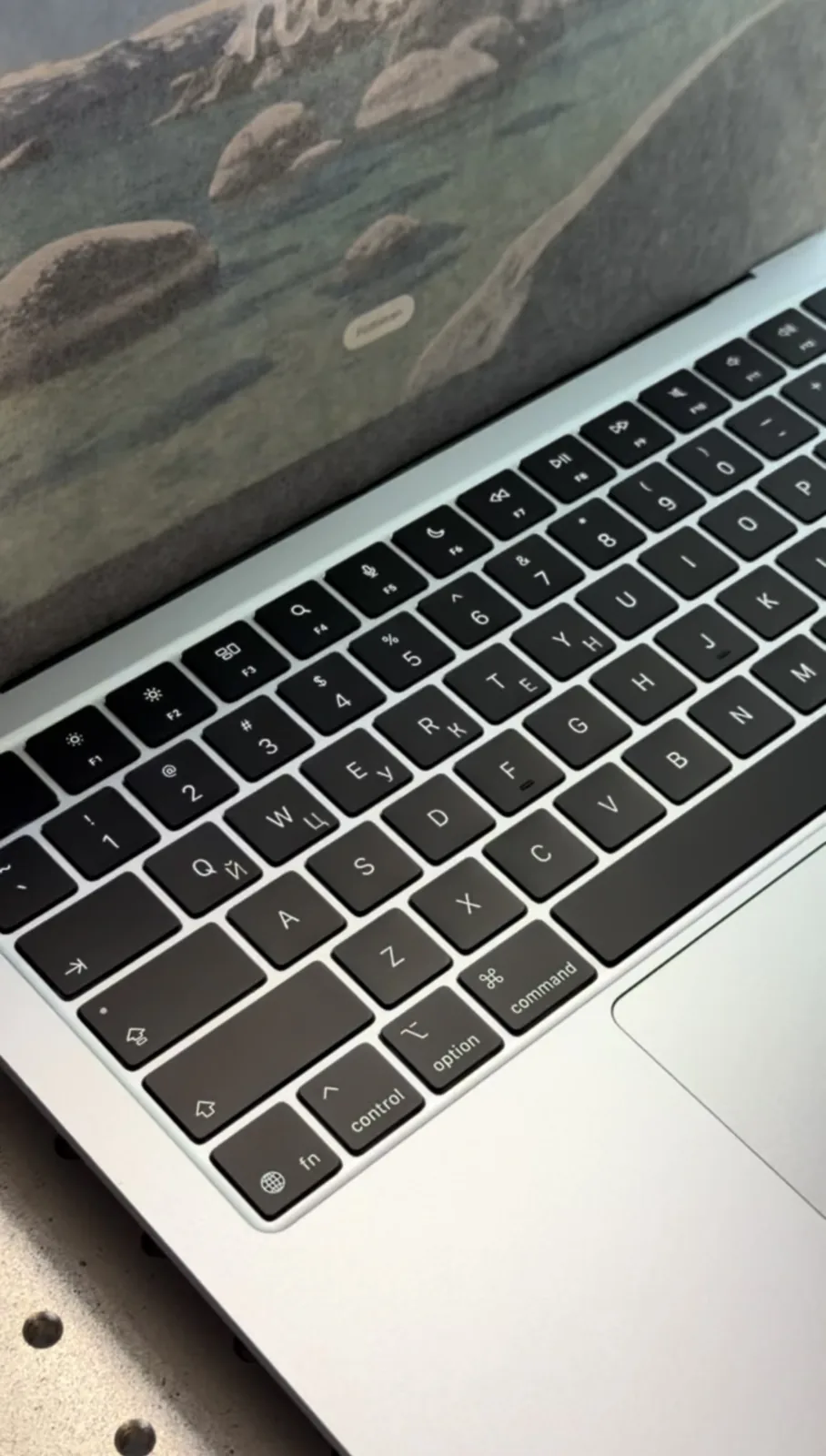 Клавиатура MacBook с русской раскладкой в мастерской Graver74